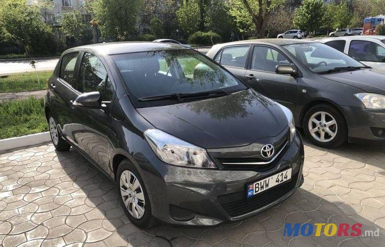 2012' Toyota Yaris photo #3