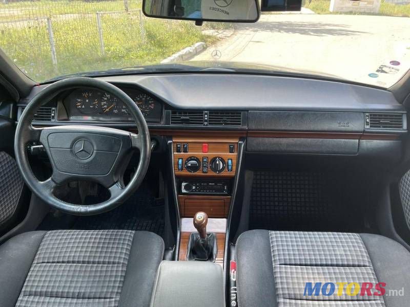 1994' Mercedes-Benz 124 photo #5