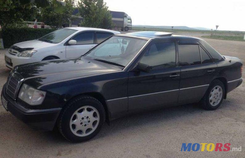 1993' Mercedes-Benz 124 photo #1