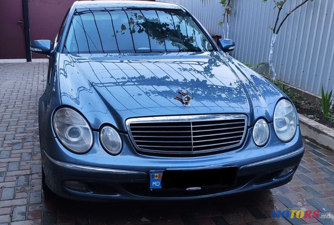 2004' Mercedes-Benz E Класс photo #4