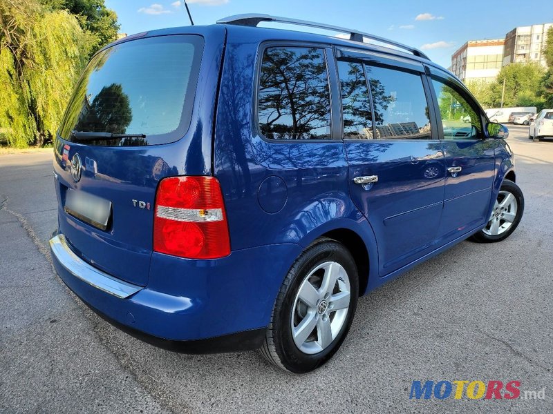 2006' Volkswagen Touran photo #3