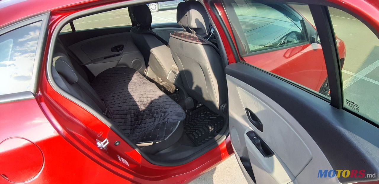 2011' Renault Megane photo #6