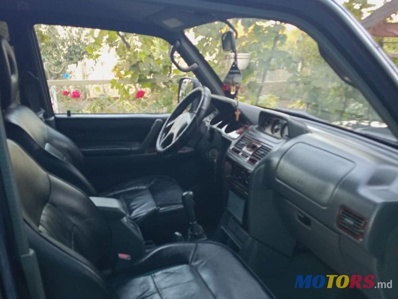 2003' Mitsubishi Pajero photo #3