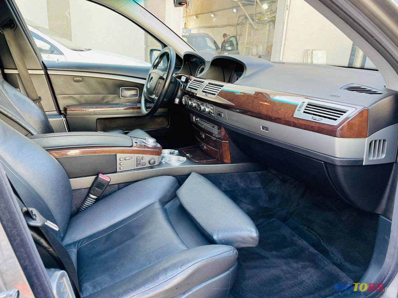2007' BMW 7 Series photo #6