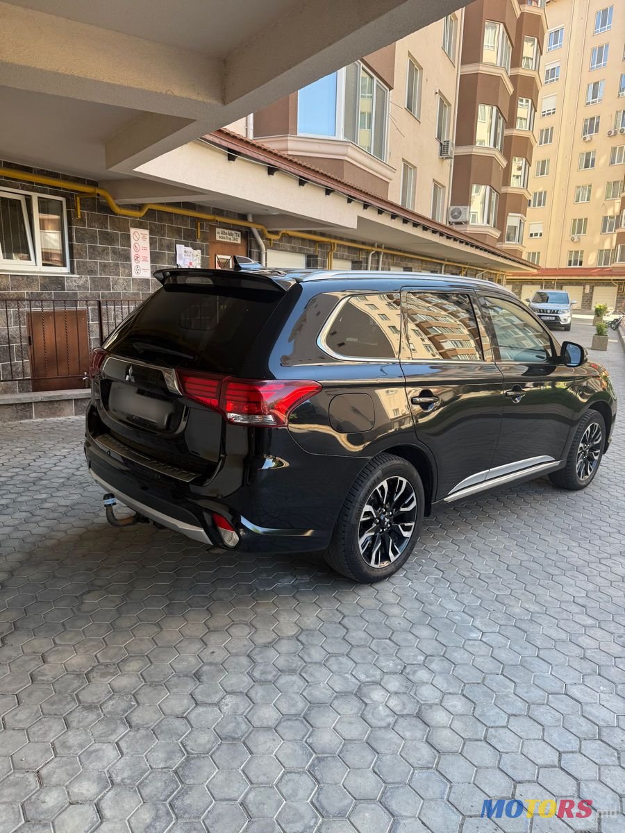 2015' Mitsubishi Outlander photo #4