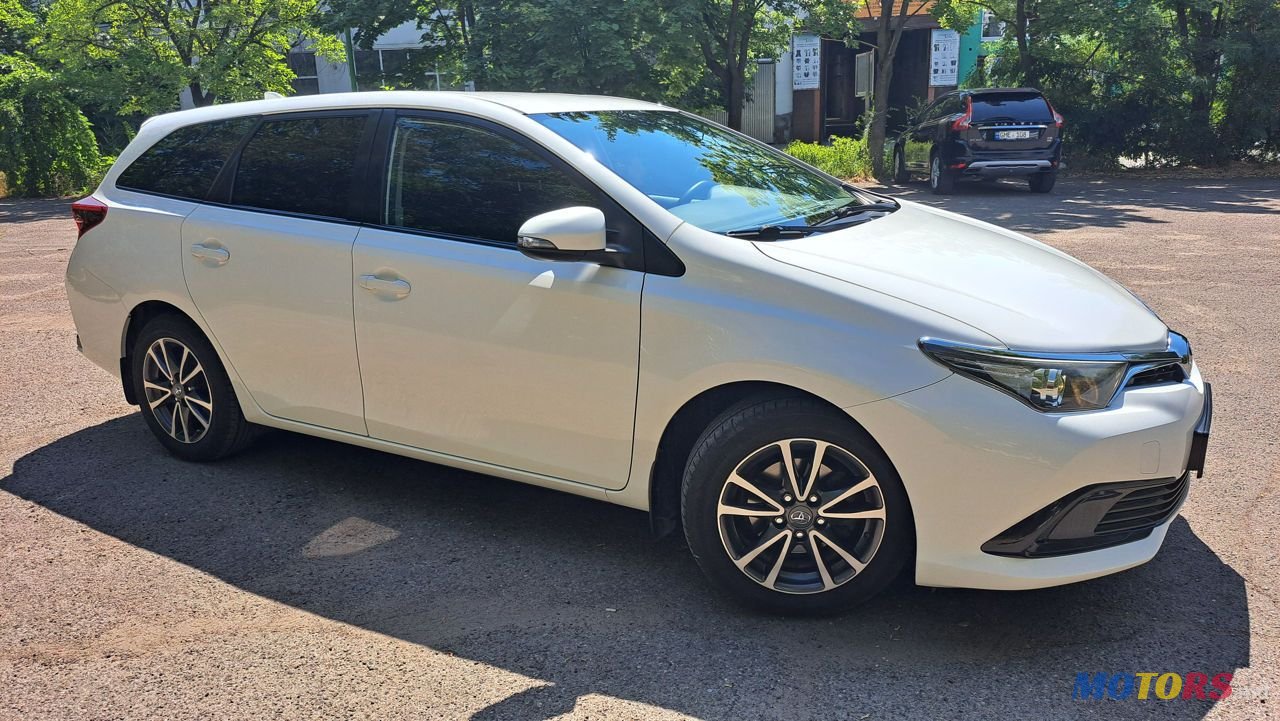 2017' Toyota Auris photo #4