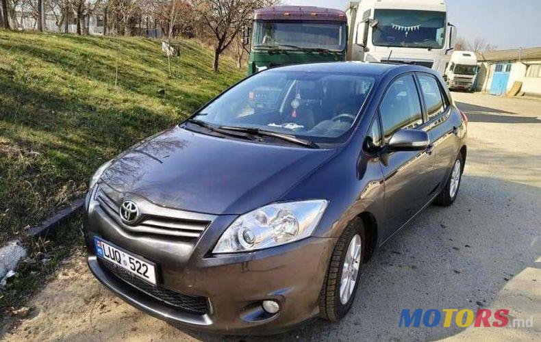 2012' Toyota Auris photo #1