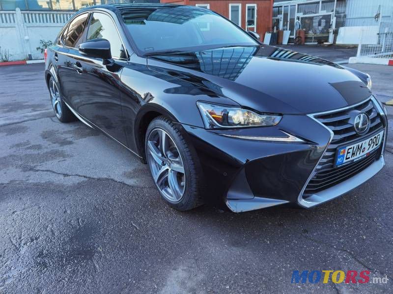 2017' Lexus IS photo #1