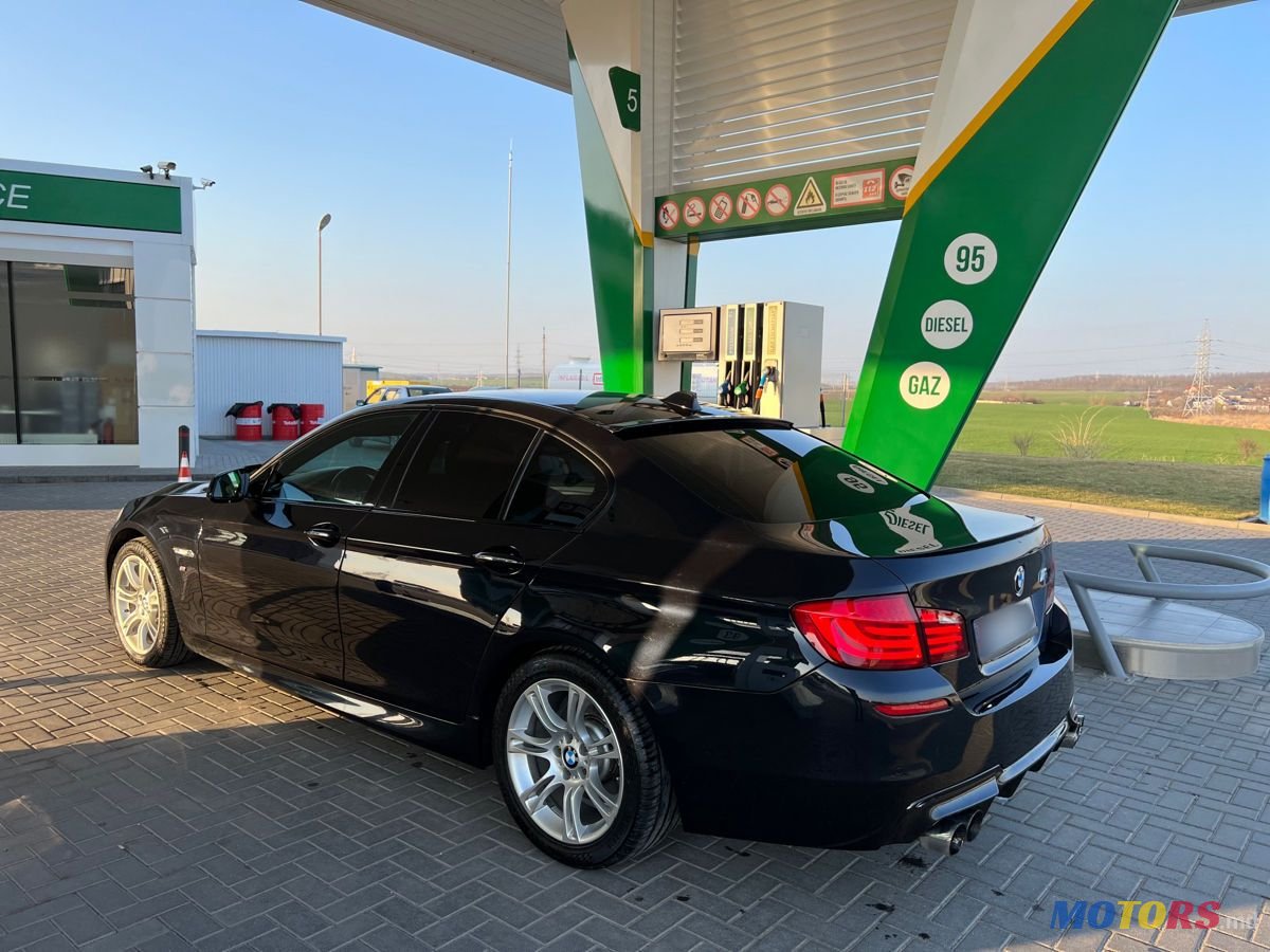 2011' BMW 5 Series photo #6