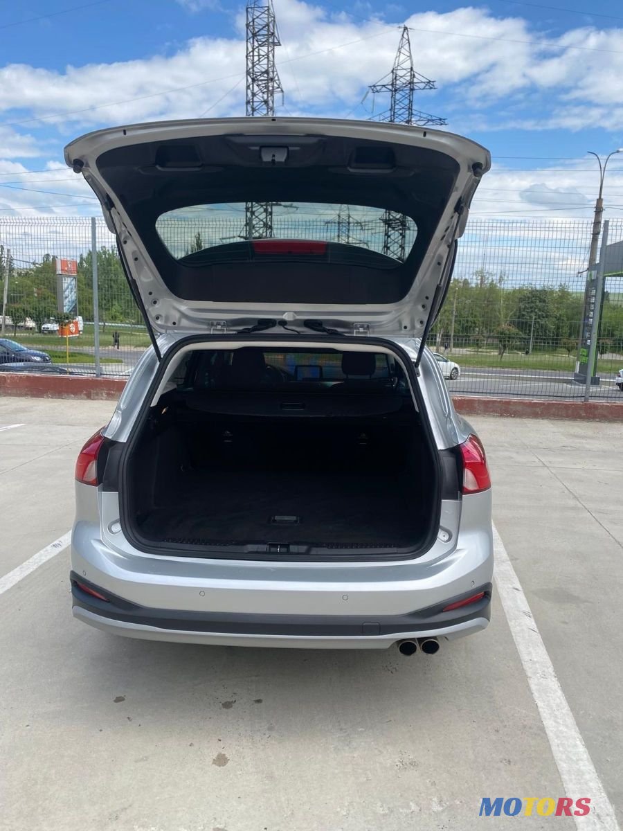 2020' Ford Focus photo #5