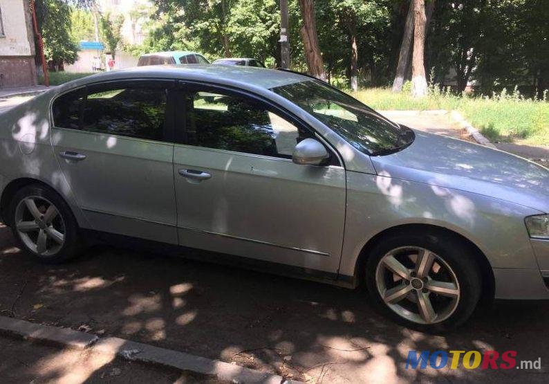 2005' Volkswagen Passat photo #1