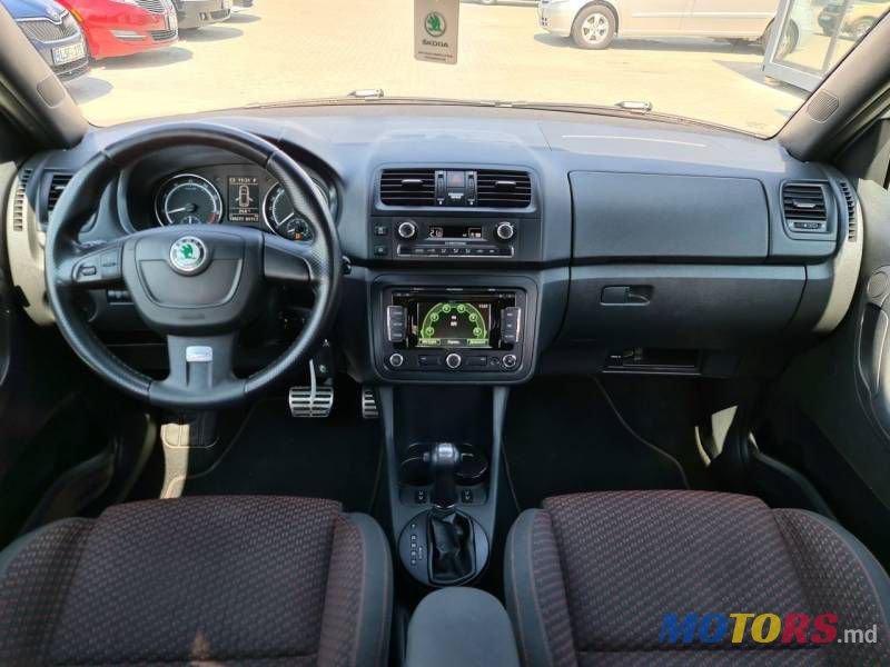 2011' Skoda Fabia photo #1