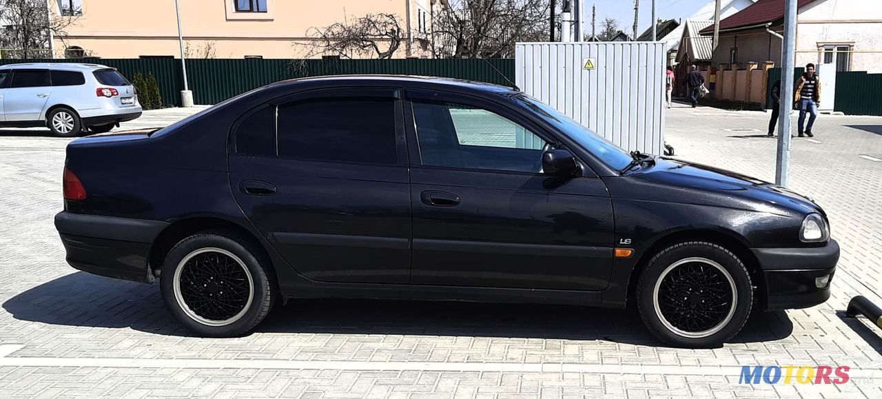 2001' Toyota Avensis photo #5