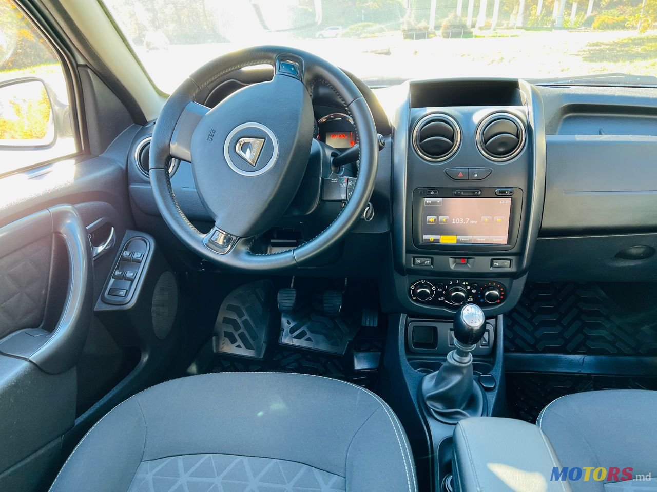 2015' Dacia Duster photo #5