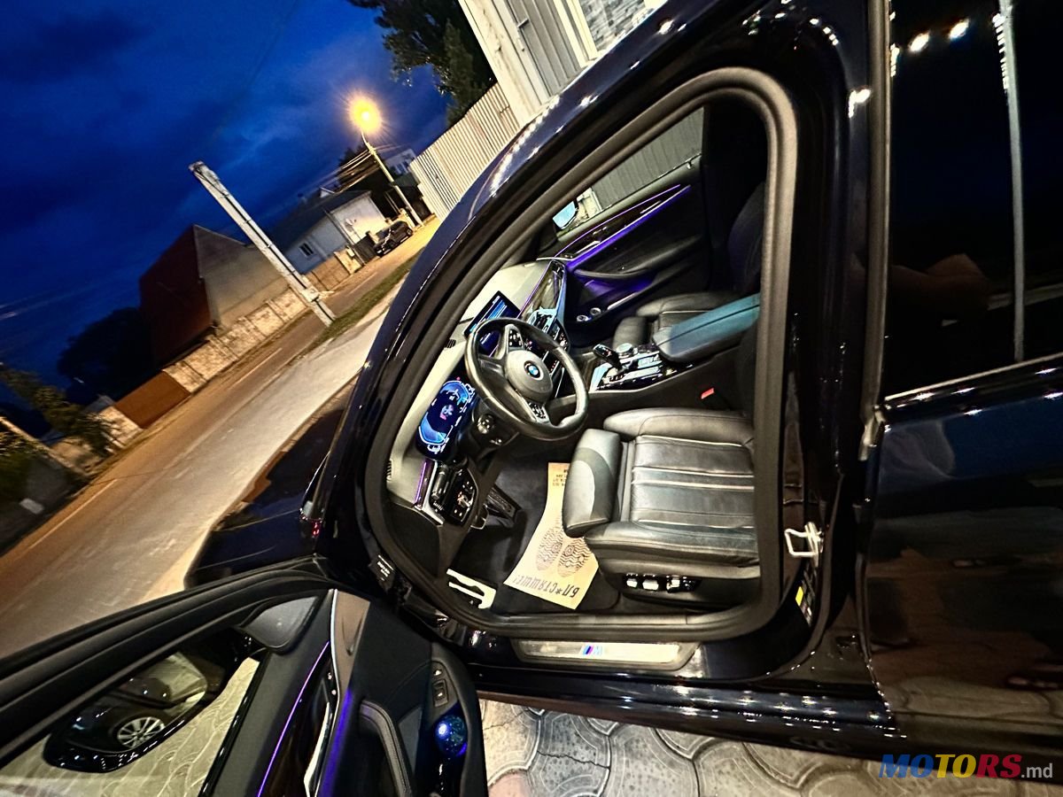 2019' BMW 5 Series photo #3