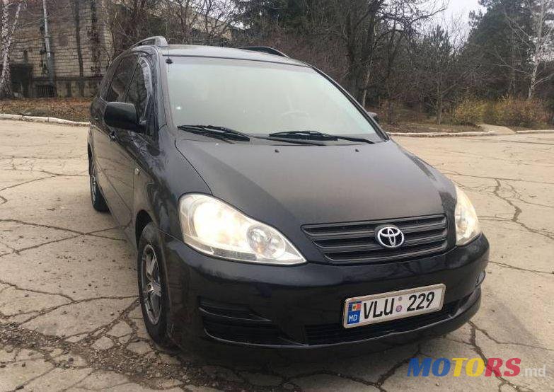 2004' Toyota Avensis photo #1