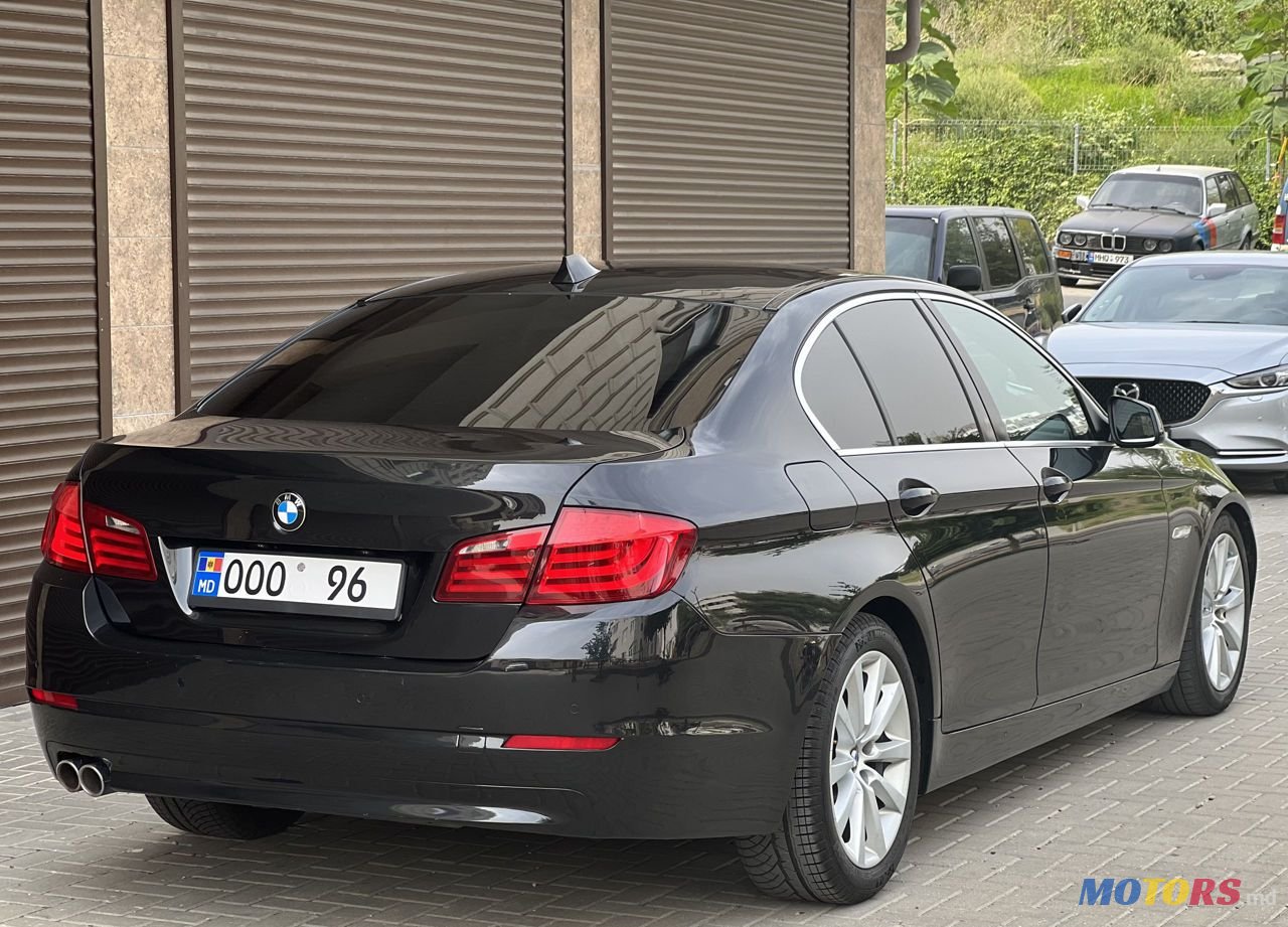 2011' BMW 5 Series photo #6