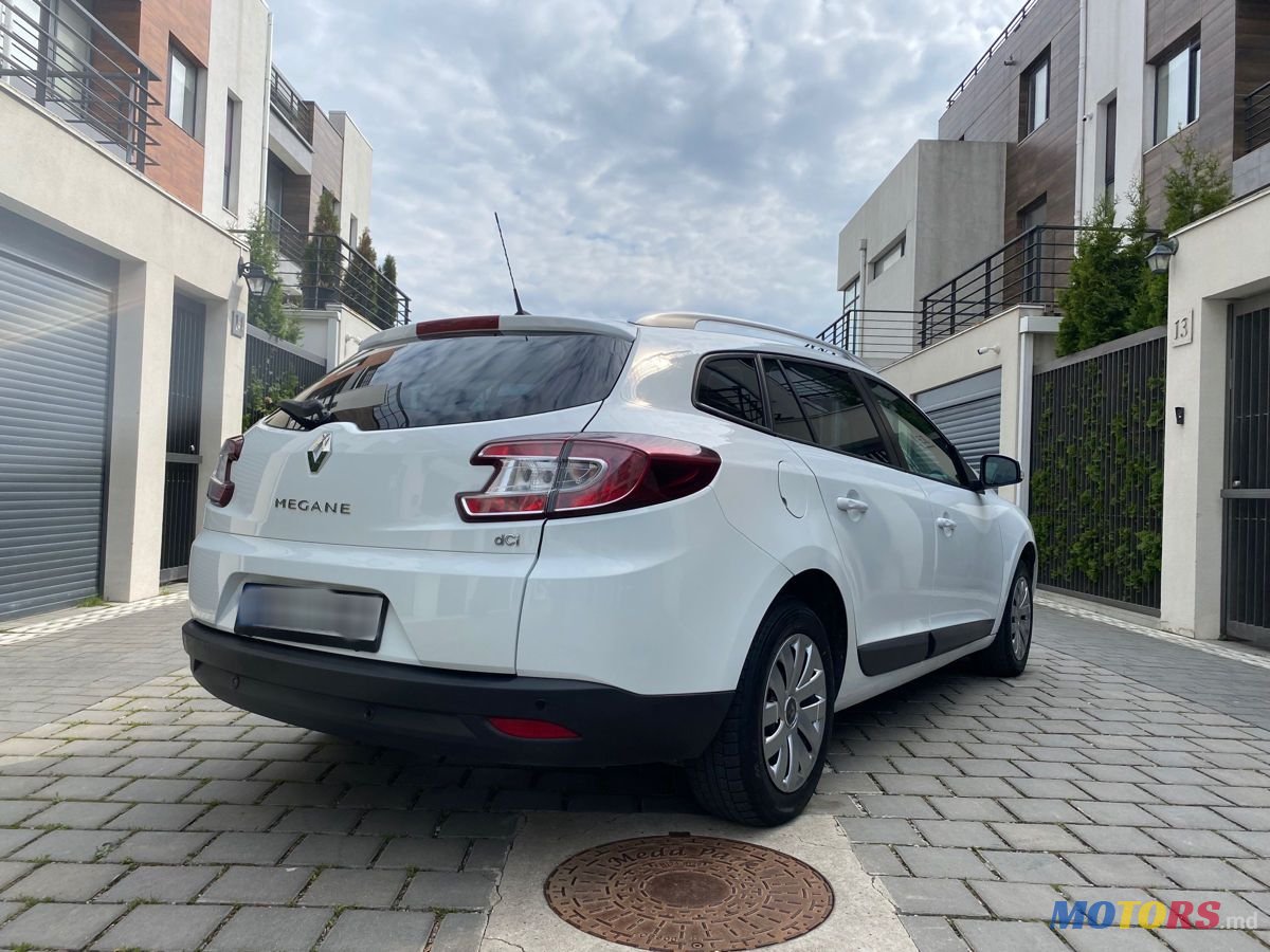 2011' Renault Megane photo #4