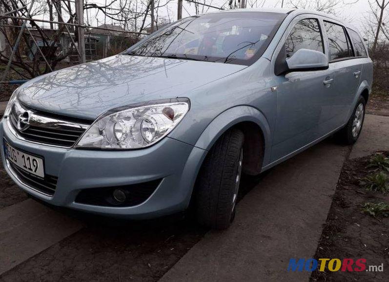 2010' Opel Astra photo #1