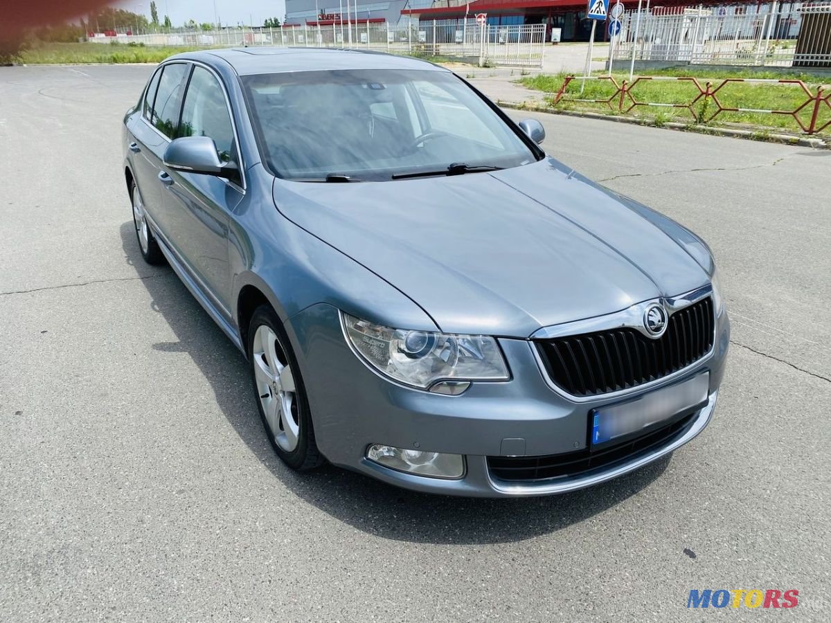 2011' Skoda Superb photo #4