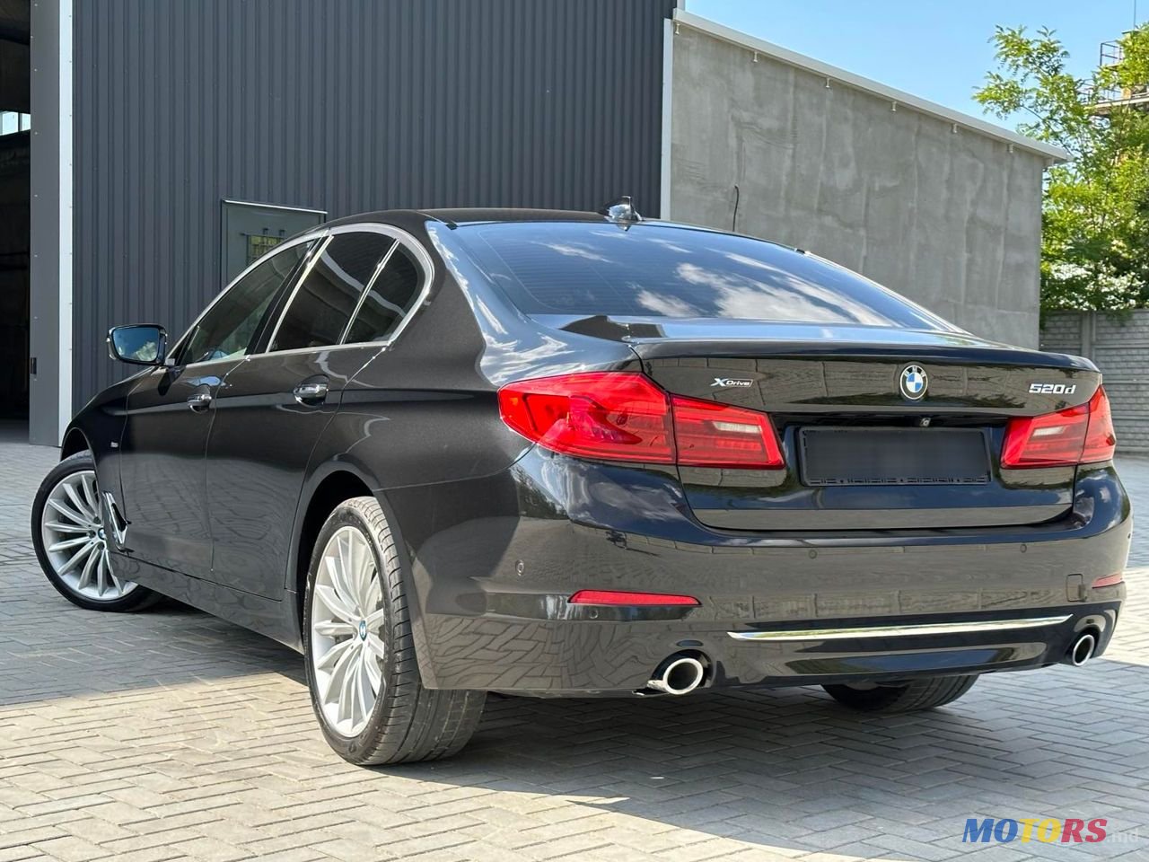 2017' BMW 5 Series photo #4