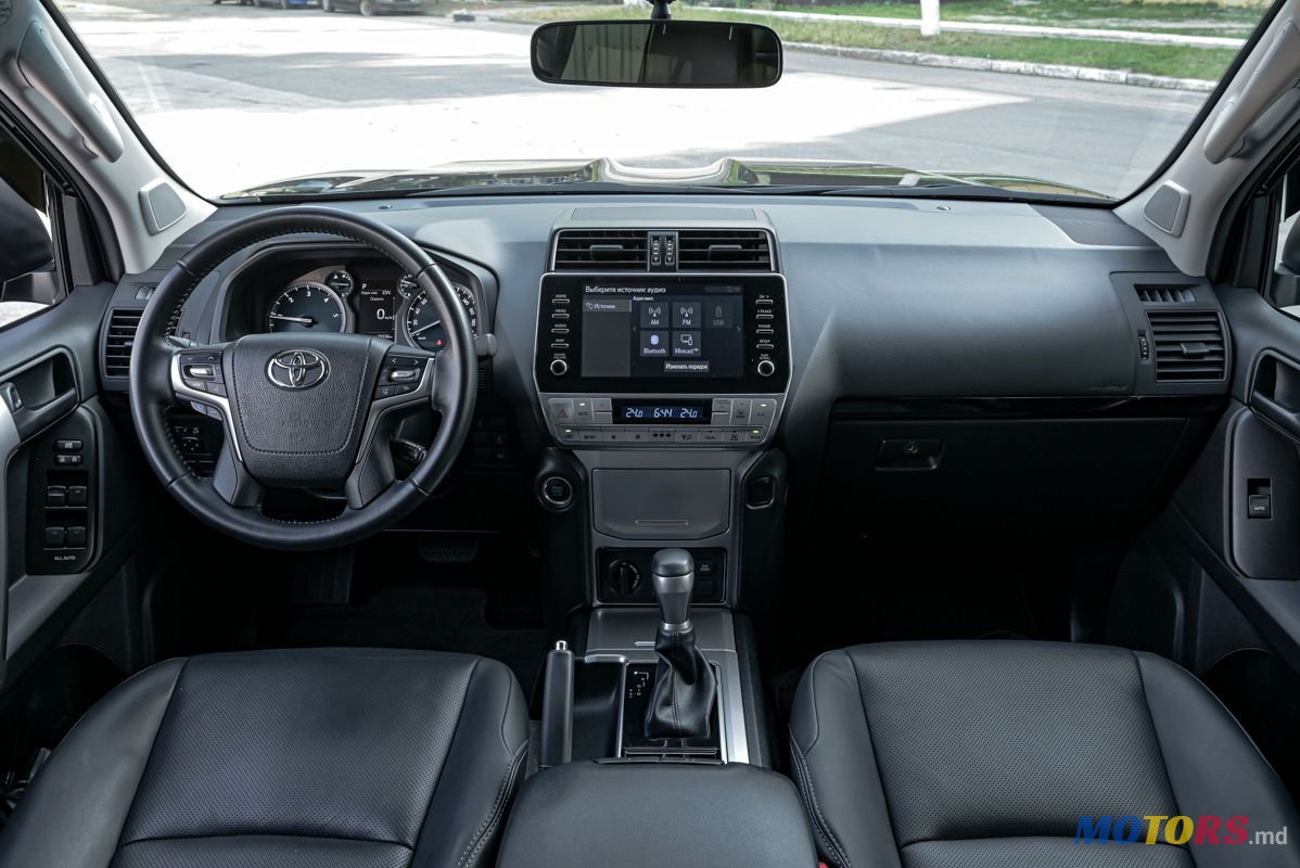 2023' Toyota Land Cruiser Prado photo #5