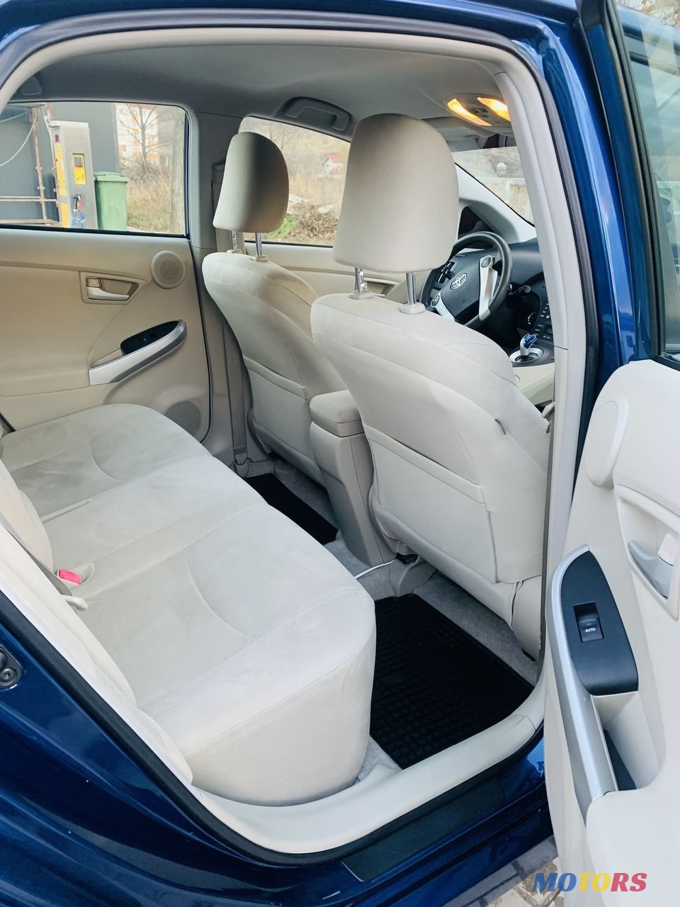 2010' Toyota Prius photo #6