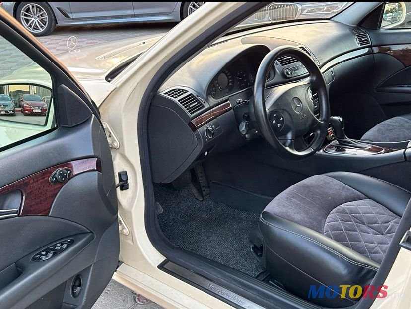 2004' Mercedes-Benz E Класс photo #2