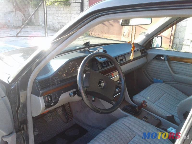 1990' Mercedes-Benz 200 photo #3