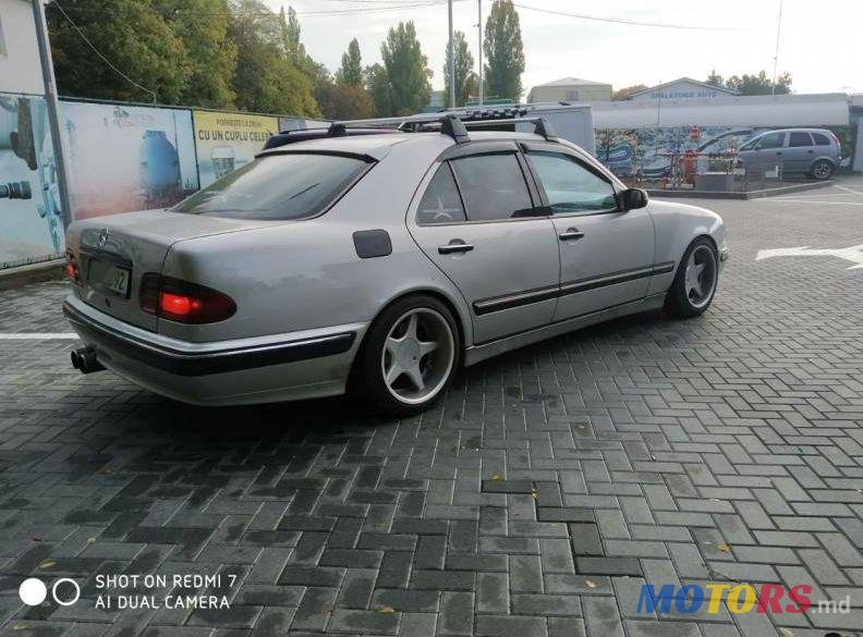 2001' Mercedes-Benz E photo #3