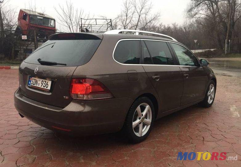 2011' Volkswagen Golf photo #2