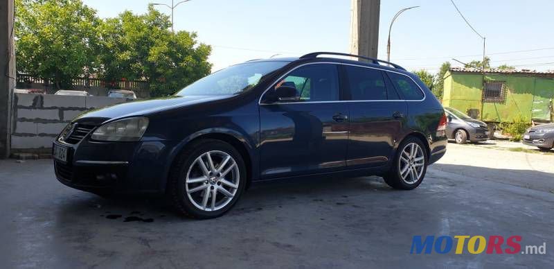 2008' Volkswagen Golf photo #3