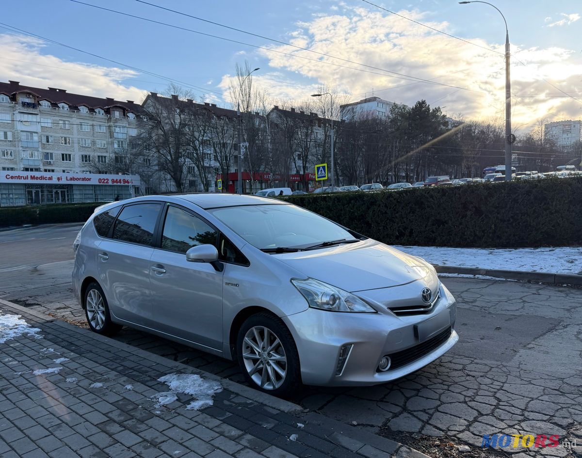 2013' Toyota Prius + photo #2