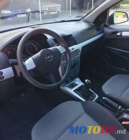 2011' Opel Astra photo #2