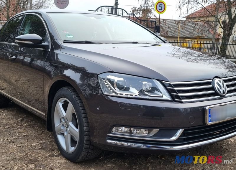 2011' Volkswagen Passat photo #6