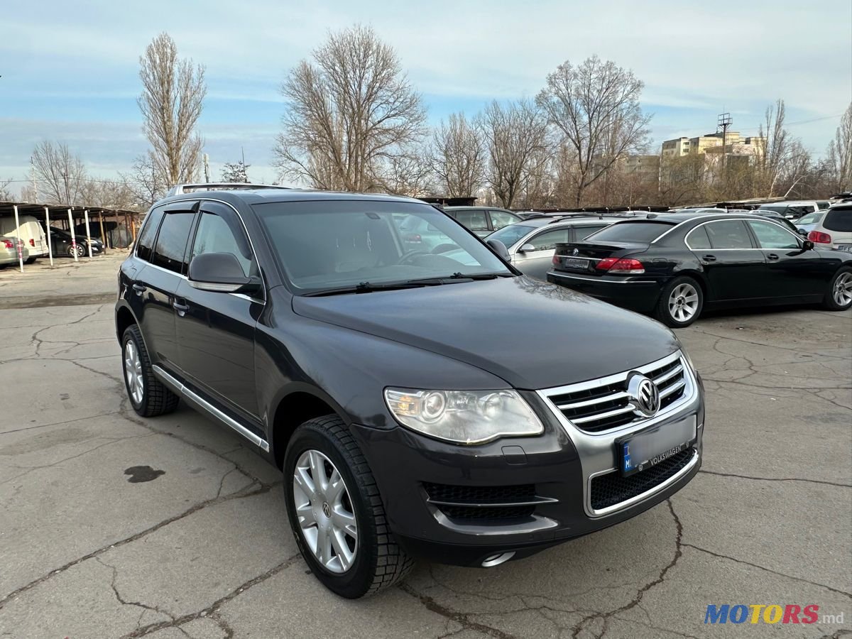 2008' Volkswagen Touareg photo #3