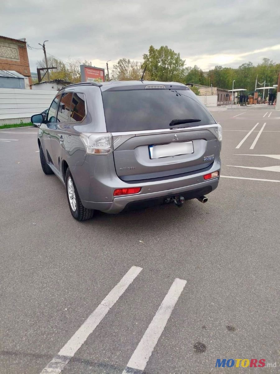 2014' Mitsubishi Outlander photo #4