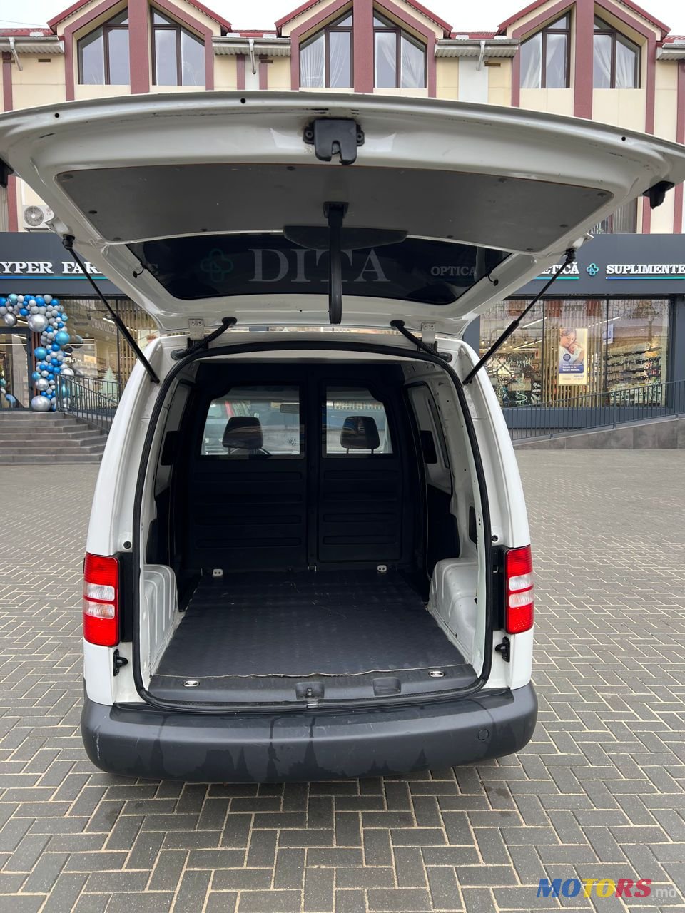 2012' Volkswagen Caddy photo #6