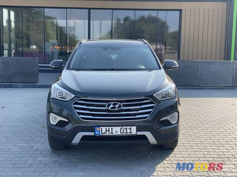 2014' Hyundai Santa Fe photo #2