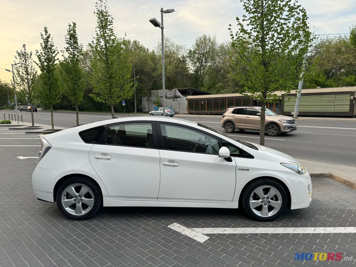 2011' Toyota Prius photo #2