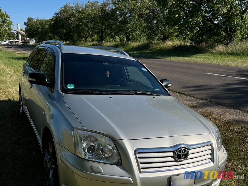 2005' Toyota Avensis photo #4
