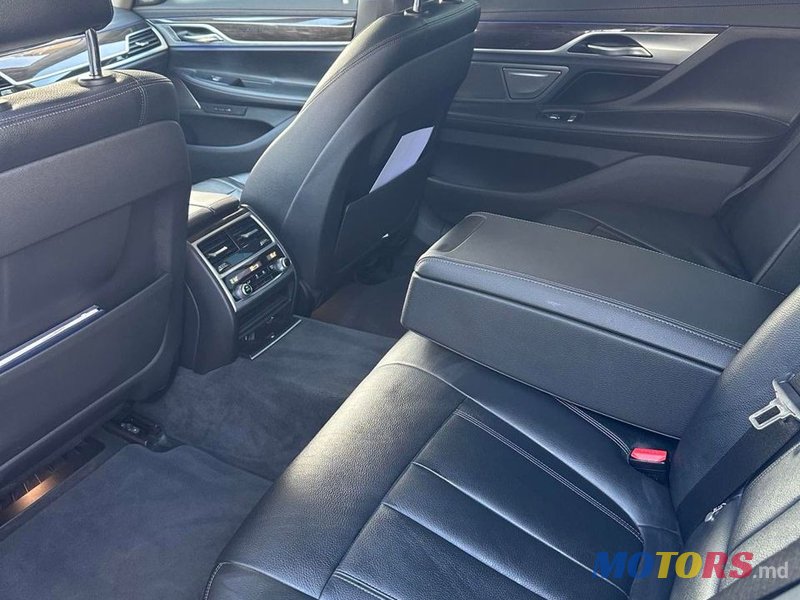2018' BMW 7 Series photo #6