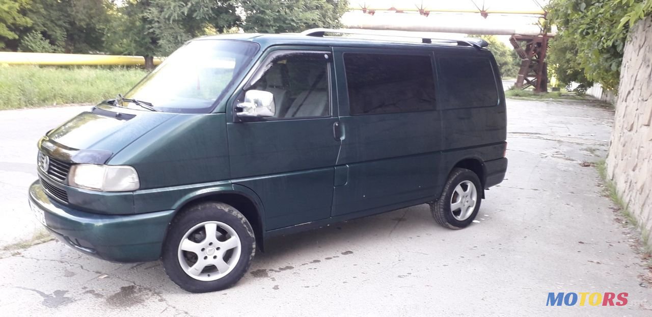 2003' Volkswagen Caravelle photo #1