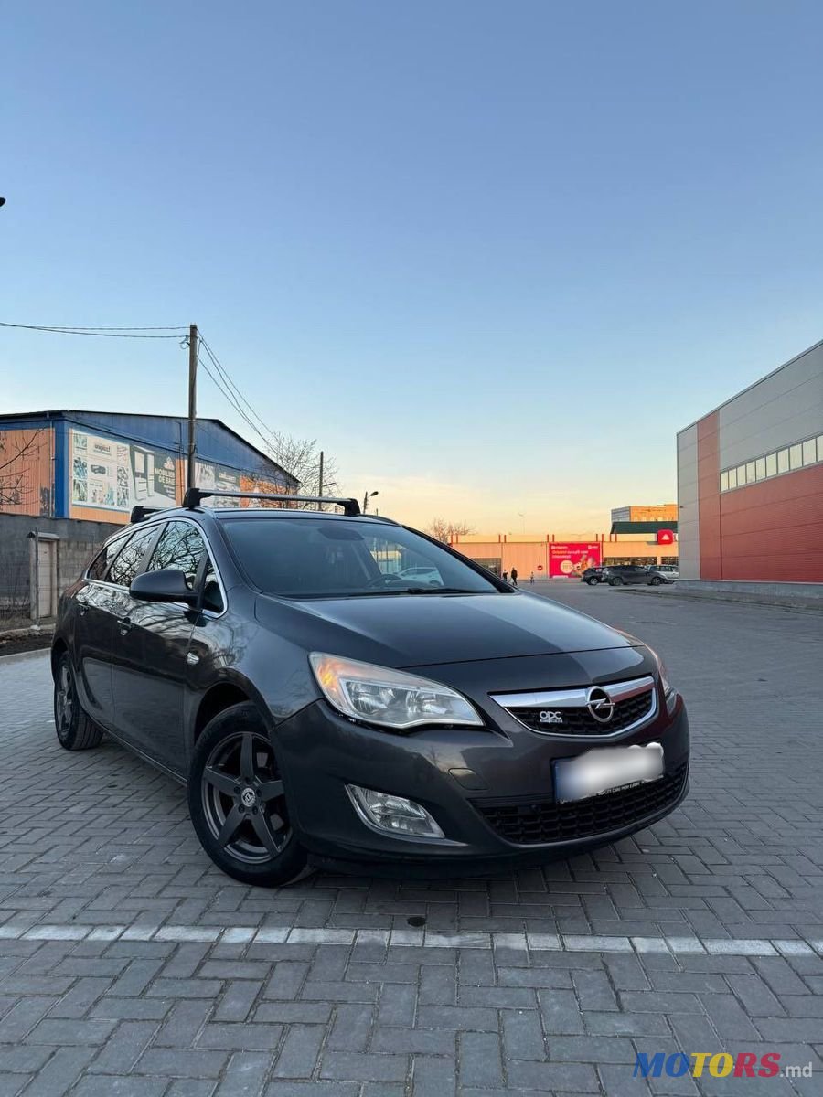 2012' Opel Astra photo #1