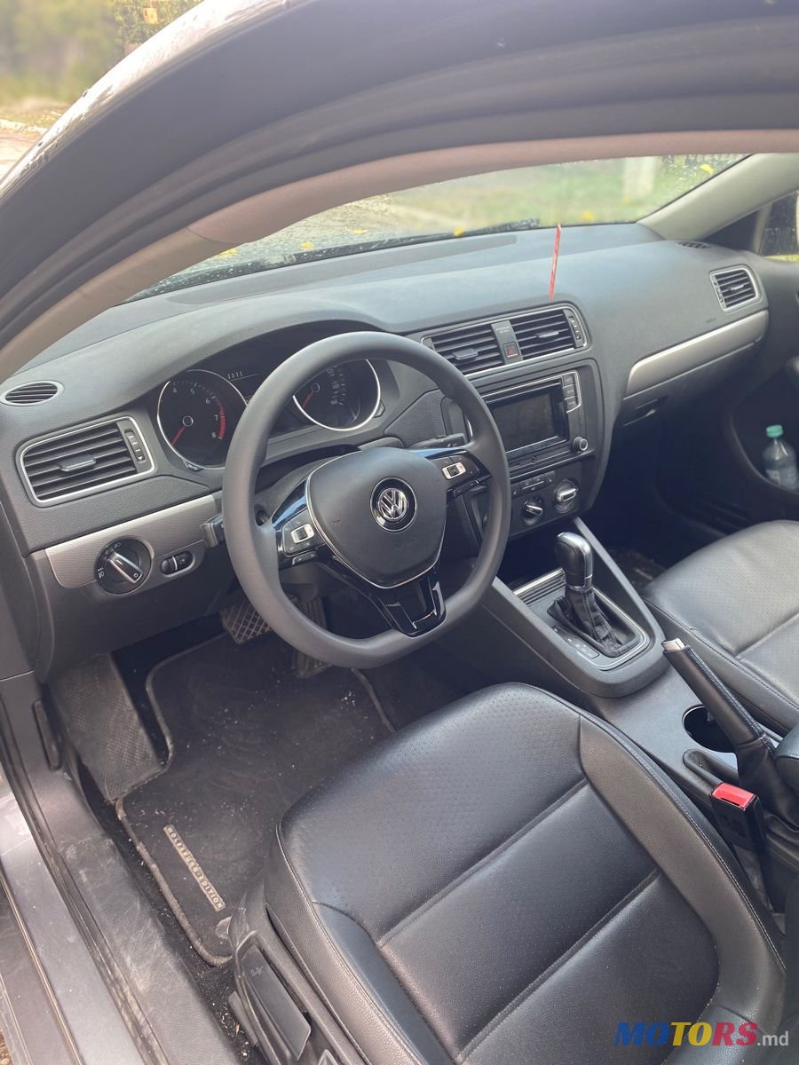 2018' Volkswagen Jetta photo #4