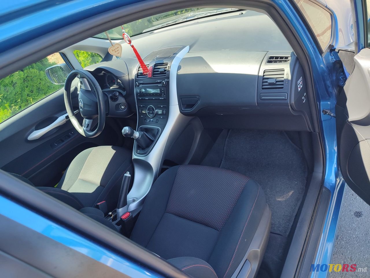 2010' Toyota Auris photo #5