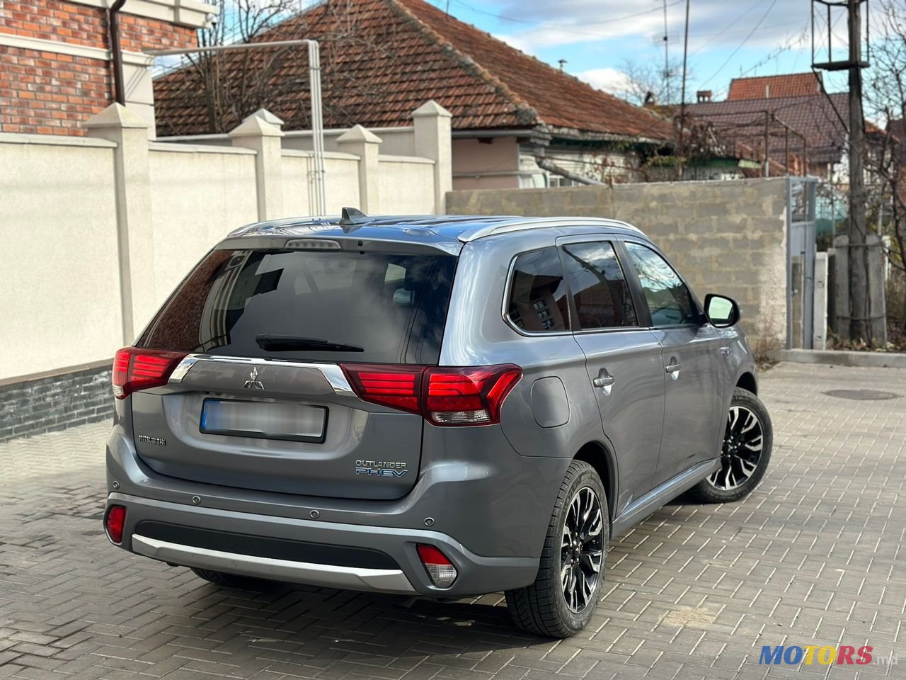 2016' Mitsubishi Outlander photo #5