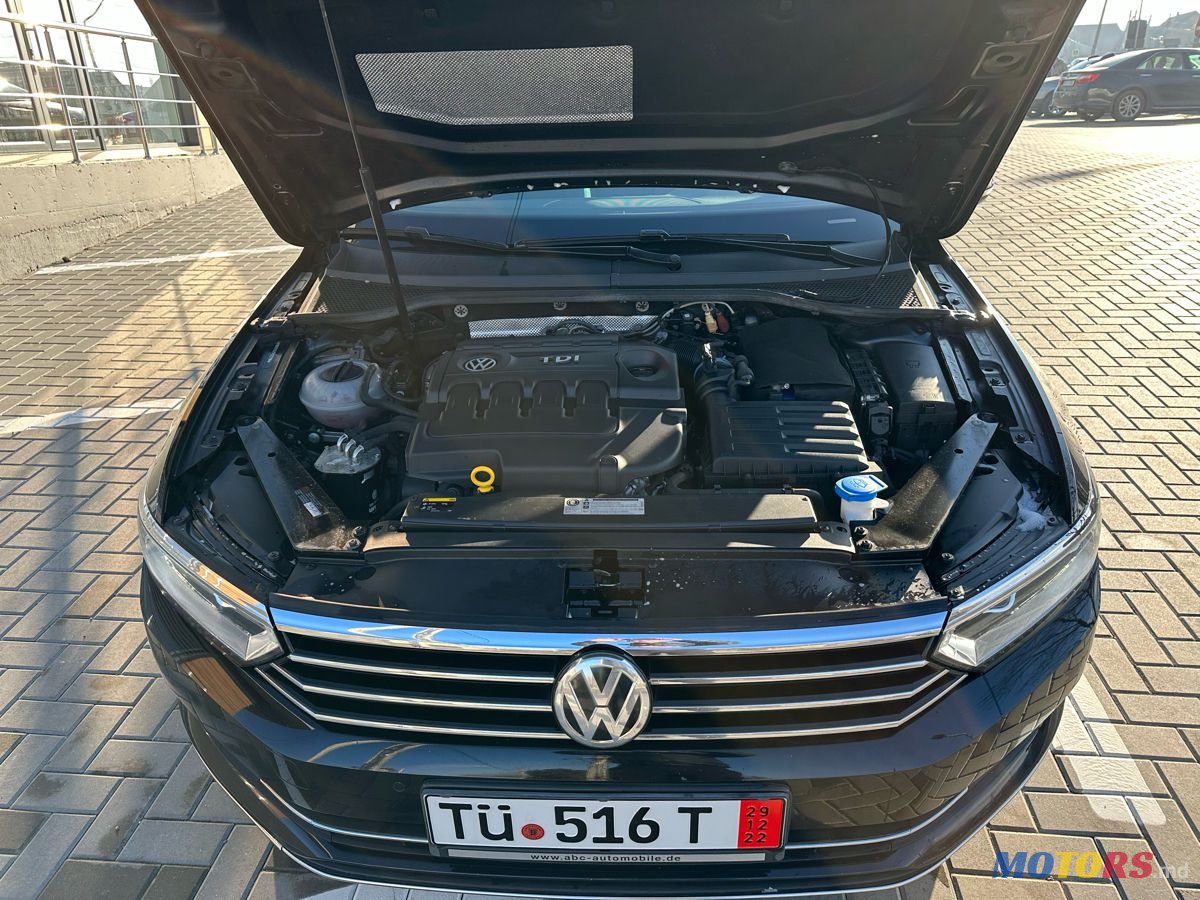 2016' Volkswagen Passat photo #6