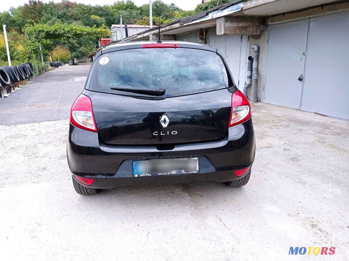 2010' Renault Clio photo #2