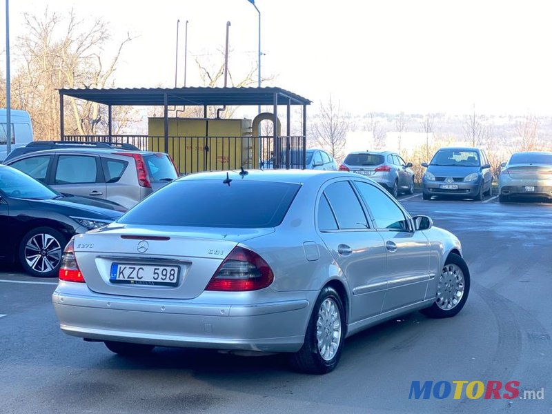 2005' Mercedes-Benz E Класс photo #2